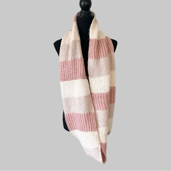NWT Love & Lore Pink Ivory Knitted Circle Infinity Scarf - Picture 2 of 8